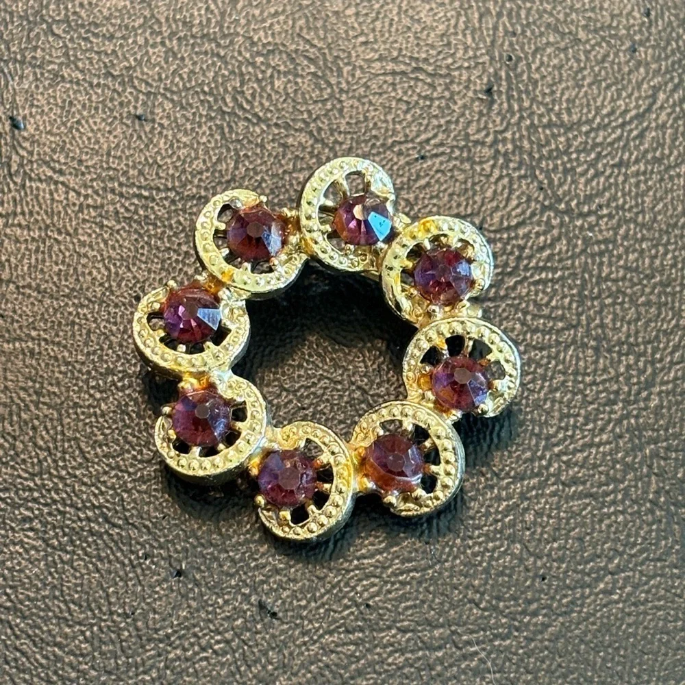 Vintage Gold Toned Pin/Brooch Circle Design